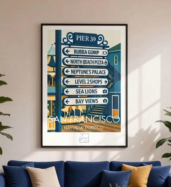 Vue rapprochée de l'affiche Pier 39 Bayview Portico encadrée dans un salon
