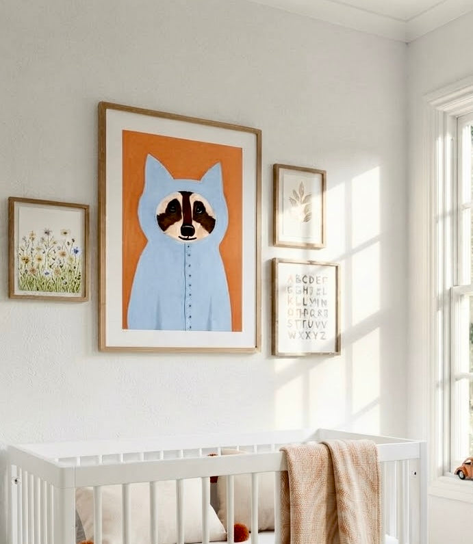 Vue d'ensemble d'une chambre d'enfant avec l'affiche Raton Laveur à Capuche en décoration murale