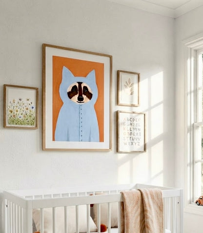 Vue d'ensemble d'une chambre d'enfant avec l'affiche Raton Laveur à Capuche en décoration murale