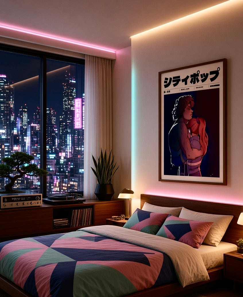 Vue d'ensemble d'une pièce avec l'affiche City Pop étreinte néon rétro Tokyo 1972 en décoration murale