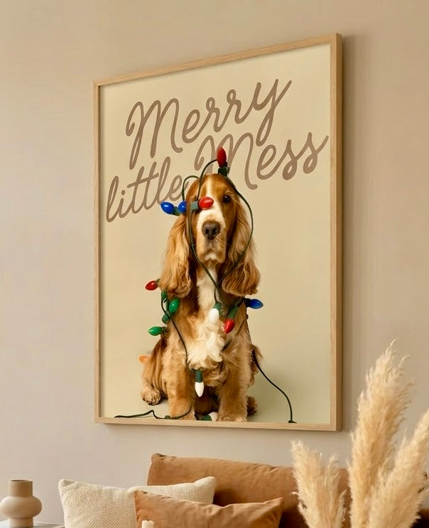 Gros plan sur l'impression de l'affiche chien : pelage roux, ampoule rouge sur la truffe et lettres cursives
