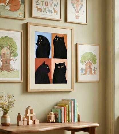 Vue d'ensemble d'une chambre d'enfant avec l'affiche Quatre Chats Noirs en décoration murale