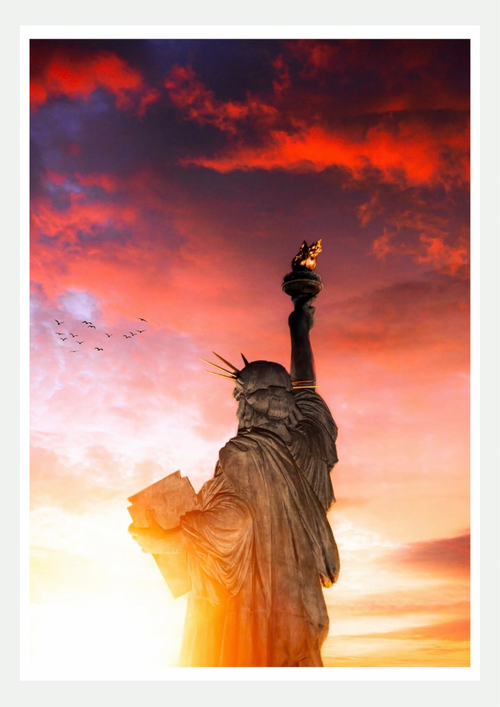 Liberty at Sunset – Statue de la Liberté, Ciel de Feu