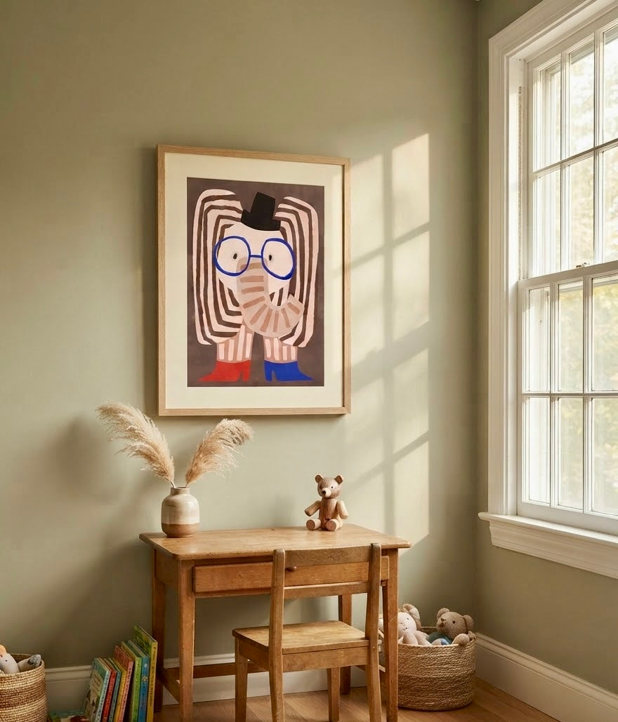 Vue d'ensemble d'une chambre d'enfant avec l'affiche Éléphant Rayé au Chapeau en décoration murale