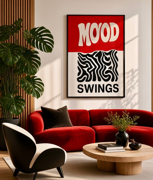 Poster typographique Mood Swings encadré accroché au mur d'un salon, rouge, noir et blanc