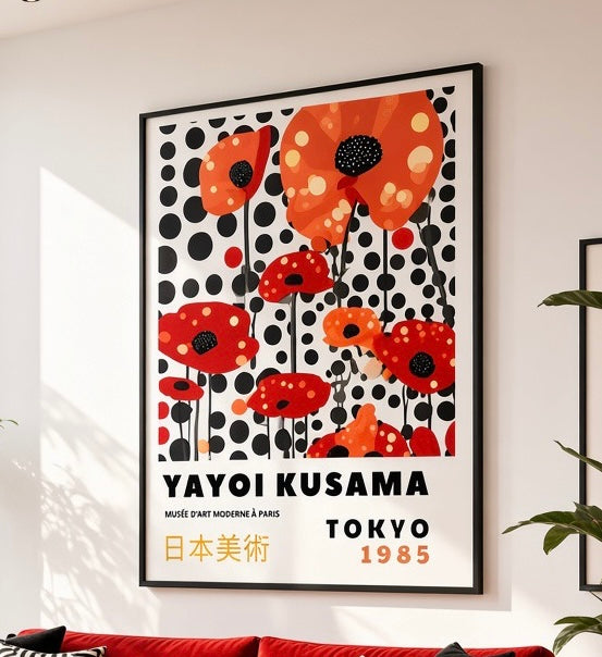 Affiche Yayoi Kusama Coquelicots à Pois dans une ambiance de décoration murale