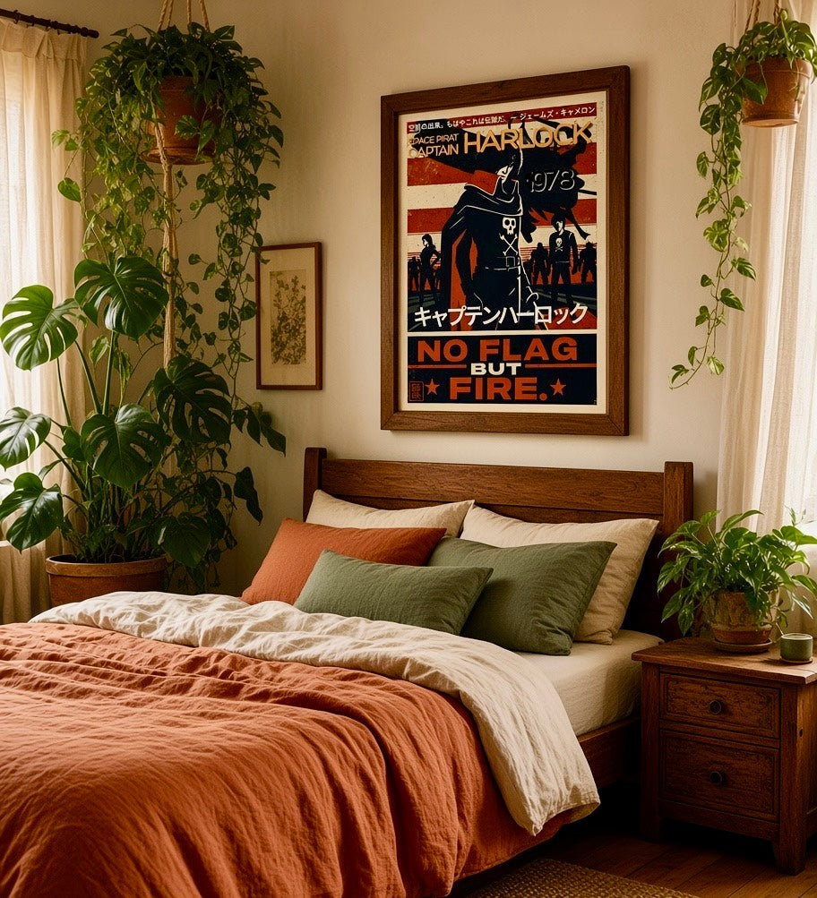 Vue rapprochée de l'affiche Albator Captain Harlock encadrée sur le mur du salon