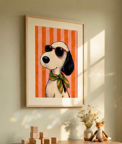 Vue rapprochée de l'affiche Snoopy Lunettes et Foulard encadrée sur le mur