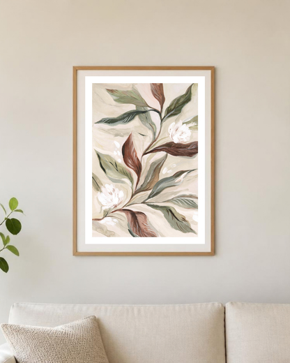 Gros plan sur l'impression de l'affiche : coups de pinceau à la gouache, feuilles terracotta et pétales blancs