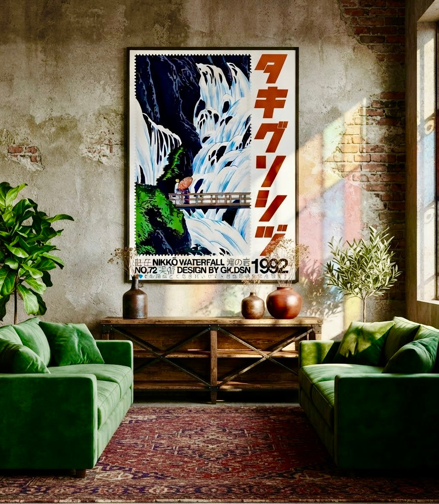 Vue d'ensemble du salon avec l'affiche Cascade de Nikko en décoration murale