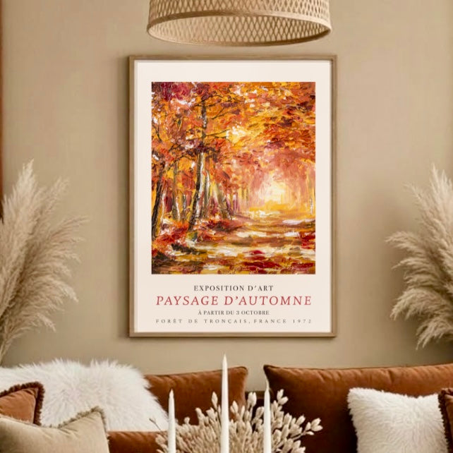 Vue rapprochée de l'affiche forêt de Tronçais au mur, cadre et feuillage orange et bordeaux