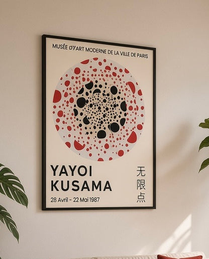 Gros plan sur le tirage de l'affiche, détail du motif de pois rouges et noirs