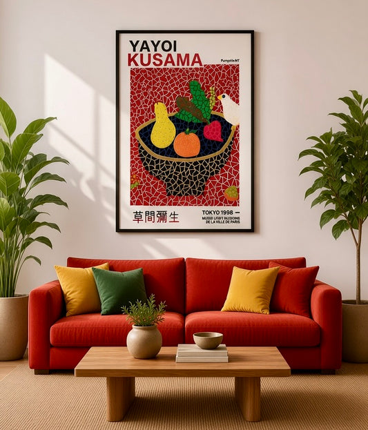 Affiche Yayoi Kusama Pumpkin MT encadrée et accrochée au mur d'un salon