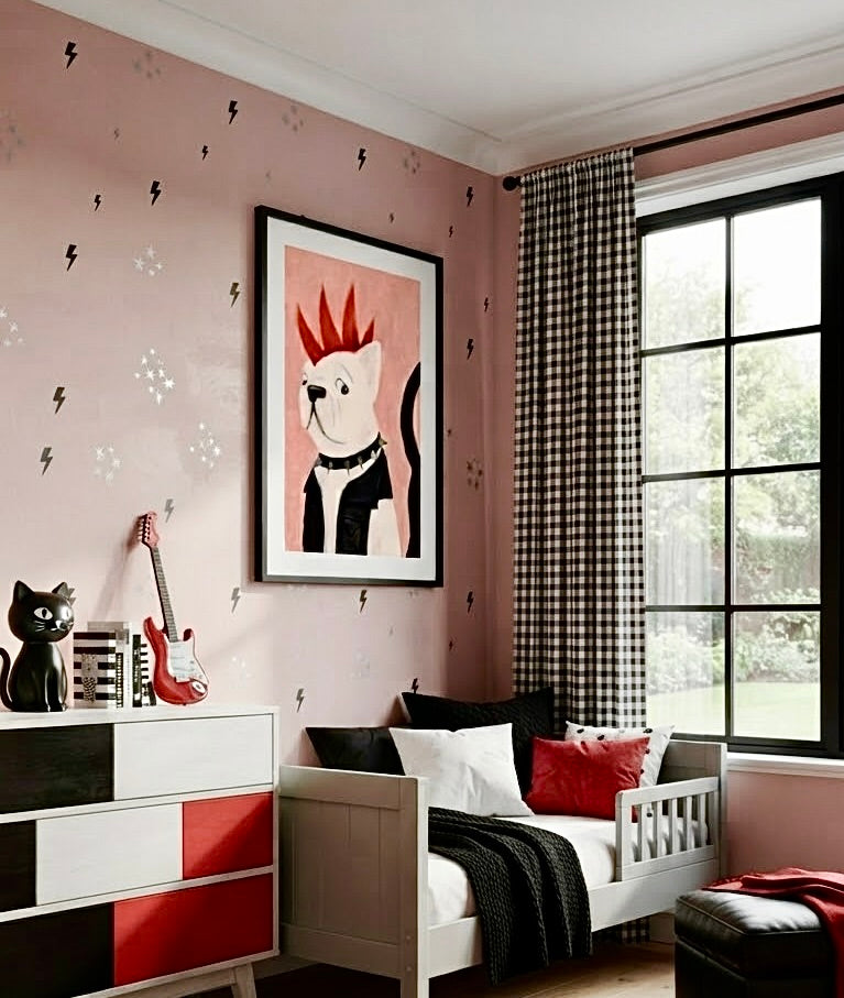 Vue d'ensemble d'une chambre d'enfant avec l'affiche Bouledogue Punk en décoration murale