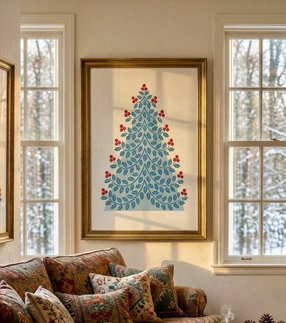 Poster sapin de houx bleu et baies rouges encadré et accroché au mur d'un salon, décoration de Noël