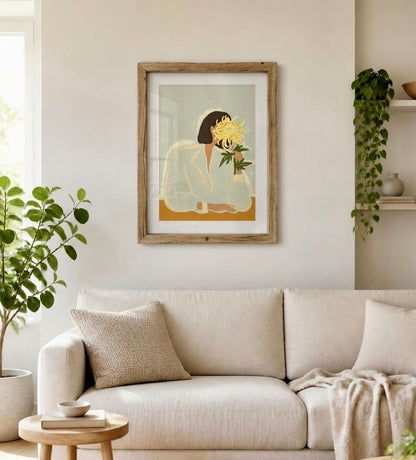 Poster femme au chrysanthème jaune encadré, accroché au mur d'un salon, décoration murale florale douce et lumineuse