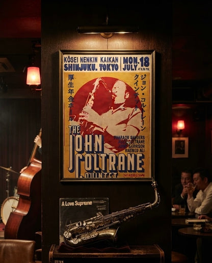 Autre angle de l'affiche John Coltrane Quintet encadrée en situation dans l'intérieur
