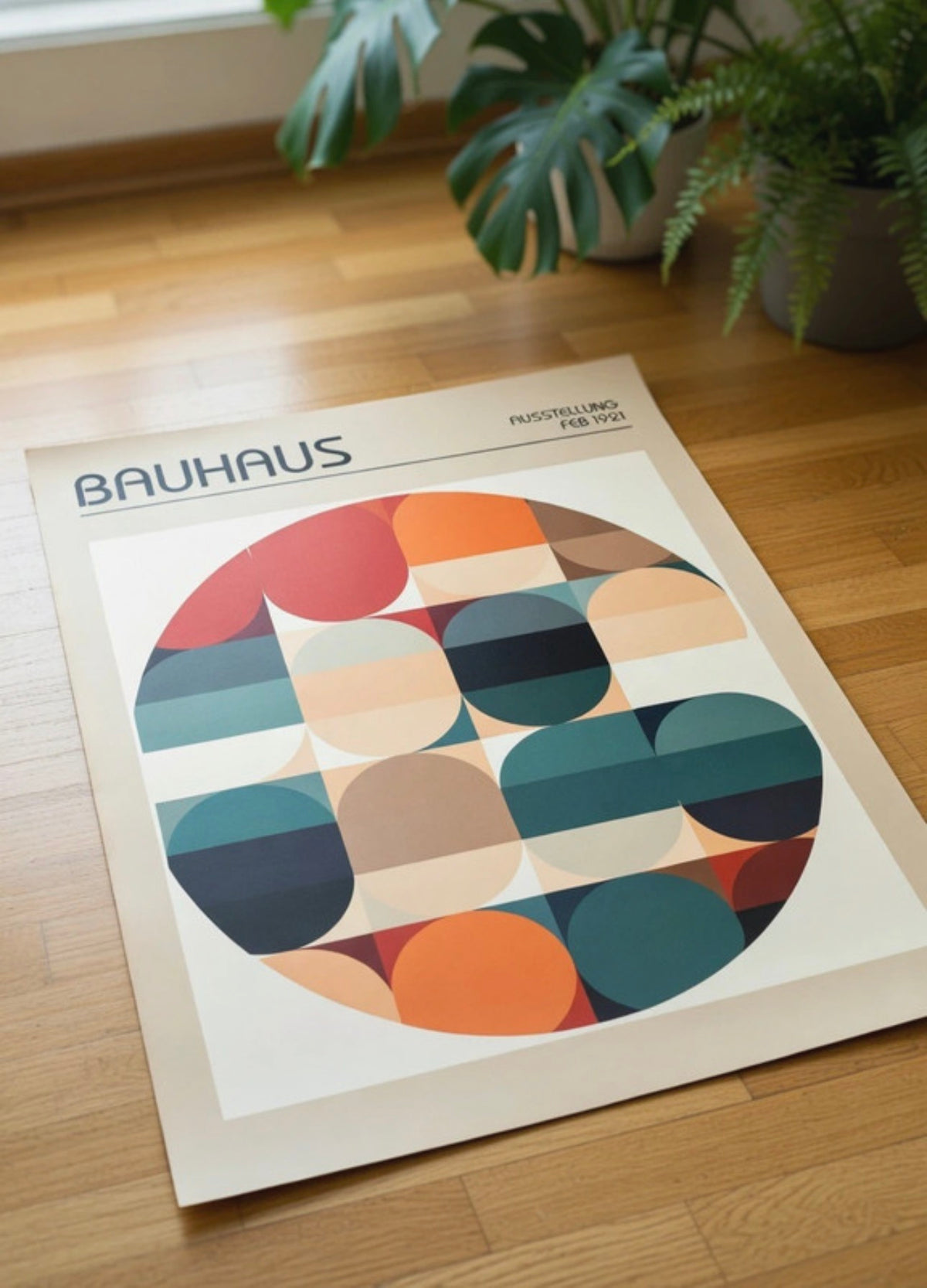 Affiche Bauhaus 1921 avec cadre dans un intérieur décoratif