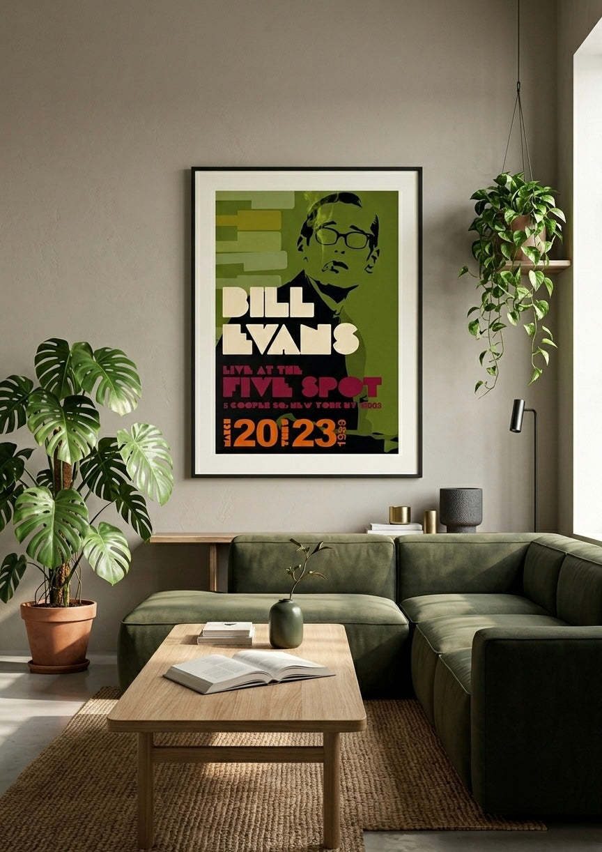 Affiche Bill Evans encadrée accrochée en décoration murale dans un salon