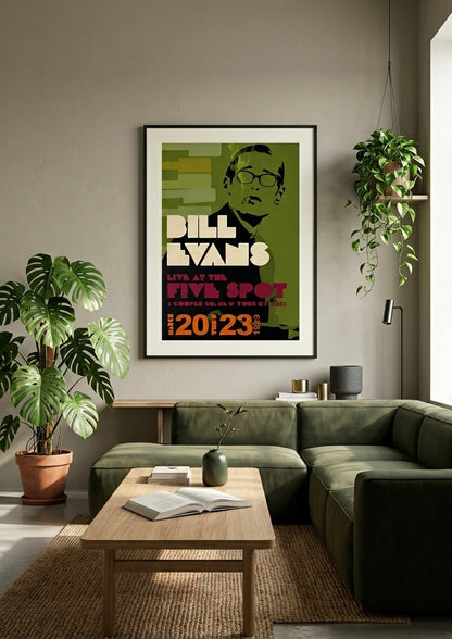 Affiche Bill Evans encadrée accrochée en décoration murale dans un salon