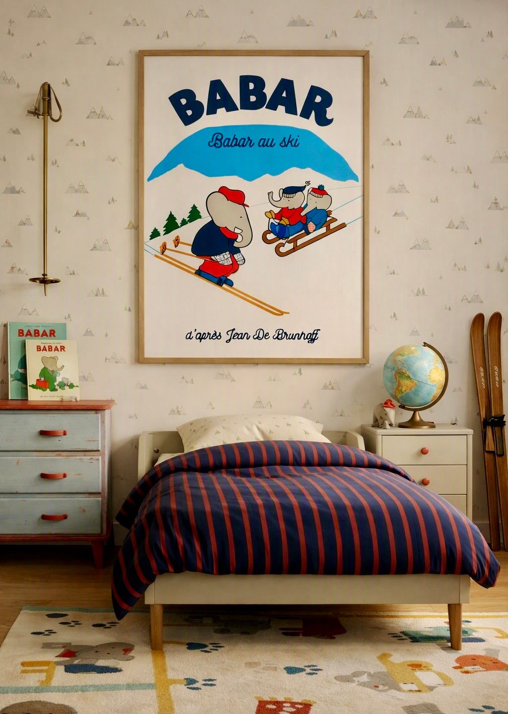 Affiche Babar au ski encadrée, présentée en situation sur un mur